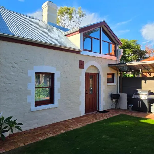 1860 Heritage Beachside Studio，位于Somerton Park的酒店