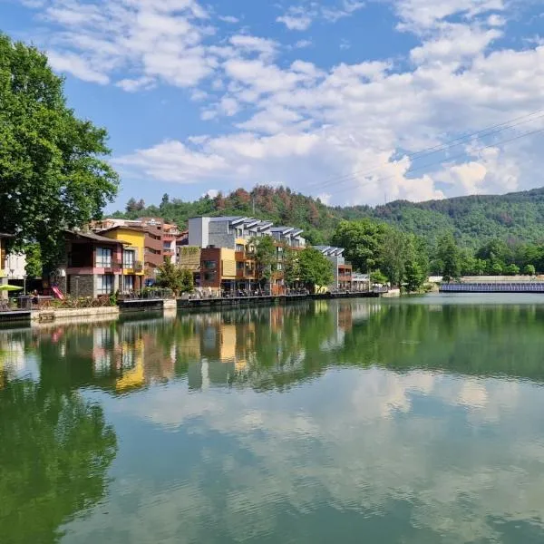 Waterside Houses – hotel w mieście Ognianowo