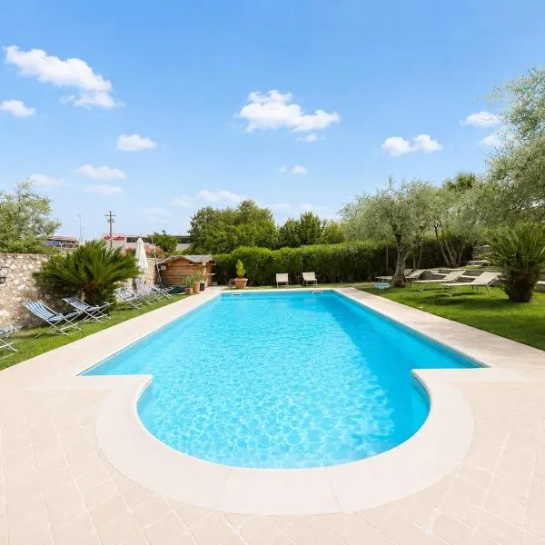 Borgo degli Ulivi Residence, hotel em Toscolano Maderno