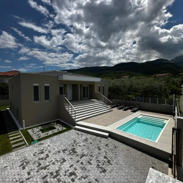 MARRONI RETREAT - Pool - Spa - Gym, hotel u gradu Skotina