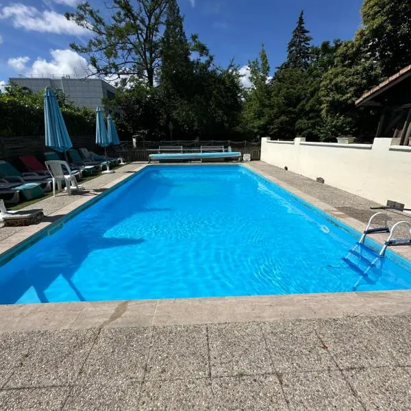 Aux Châtaigniers, hotel a Langon