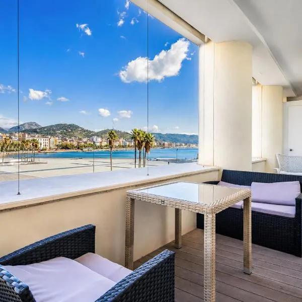 Crescent Luxury Retreat - Seafront Apartment Scala B, hotel in Salerno