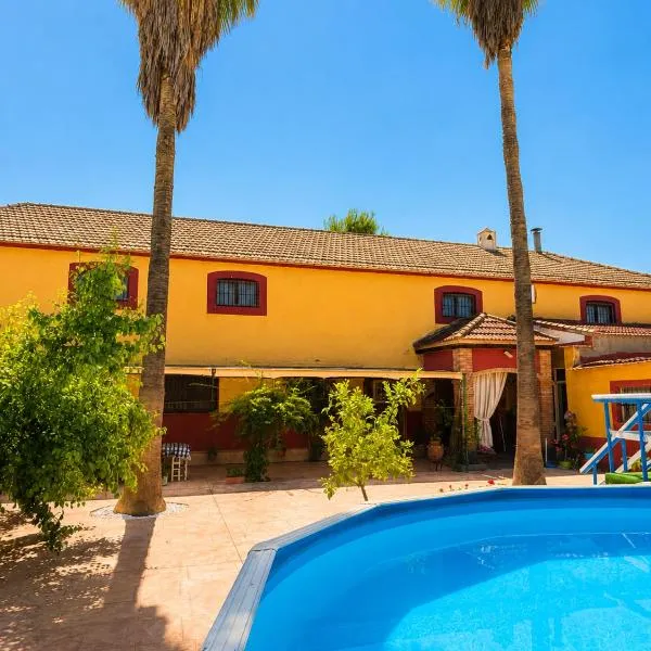 El refugio de Marmolejo, piscina, barbacoa y grupos hasta 20 personas, hotelli kohteessa Marmolejo