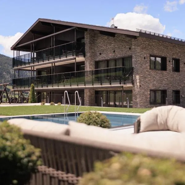 Suitehouse, Premium Apartments, Pools & Spa in Dolomites - by Familiaris، فندق في فالداورا