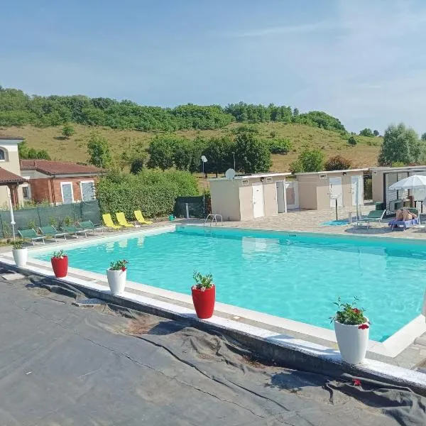Appartamento al Feudo-piscina e parcheggio gratuito, hotel en Asti