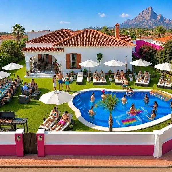 Villa 25 pax Jacuzzi 12 pax 10 min to Benidorm PARTY area, Hotel in Benidorm
