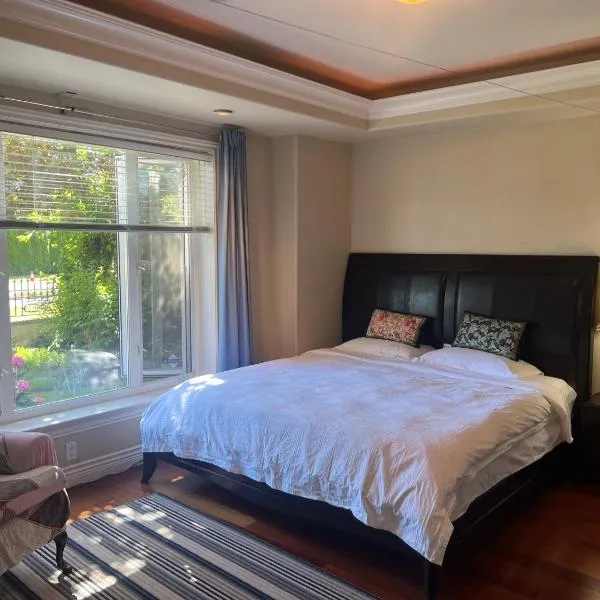 Two-bedroom lucky en-suite with private entrance and bathroom in close to YVR Richmond, hotel a Richmond