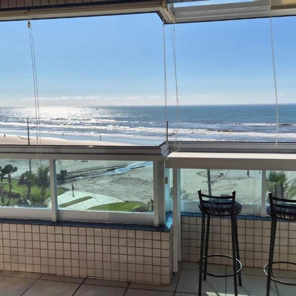 Apto com Varanda e Vista Mar para 6 em Vila Caiçara
