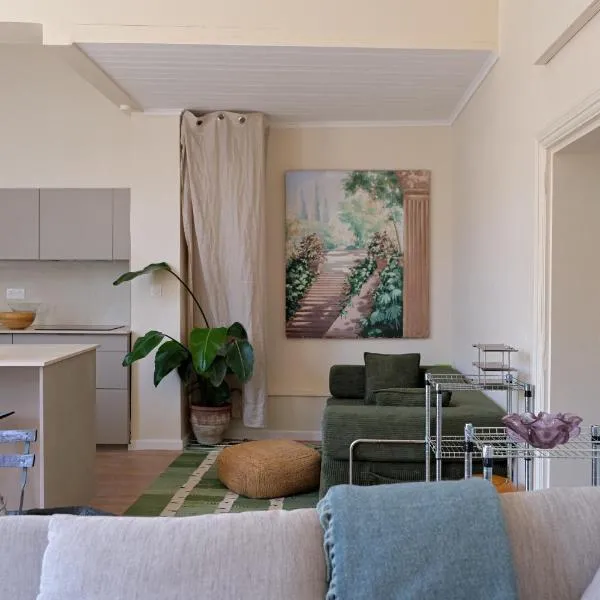 Elegant Renovated Apartment in Avignon, хотел в Авиньон