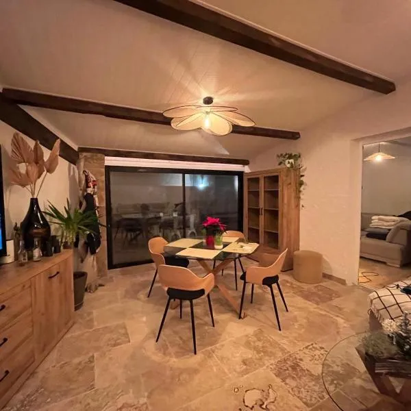 appartement T2 spa cheminée jardin piscine, hotell i Gréoux-les-Bains
