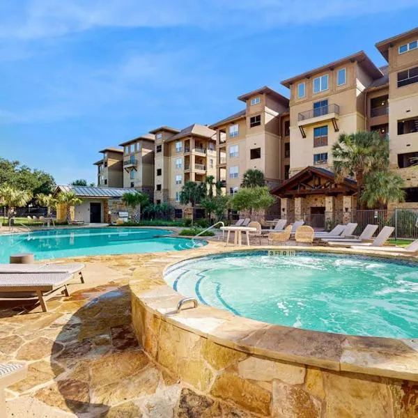 Stunning Lakefront Home on Lake LBJ with Private Balconies - Close to Yacht Club, hotel v destinácii Horseshoe Bay