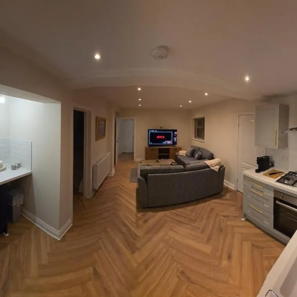 Stylish Modern 2 bedroom bungalow - Driveway & Wifi, hôtel à Coventry