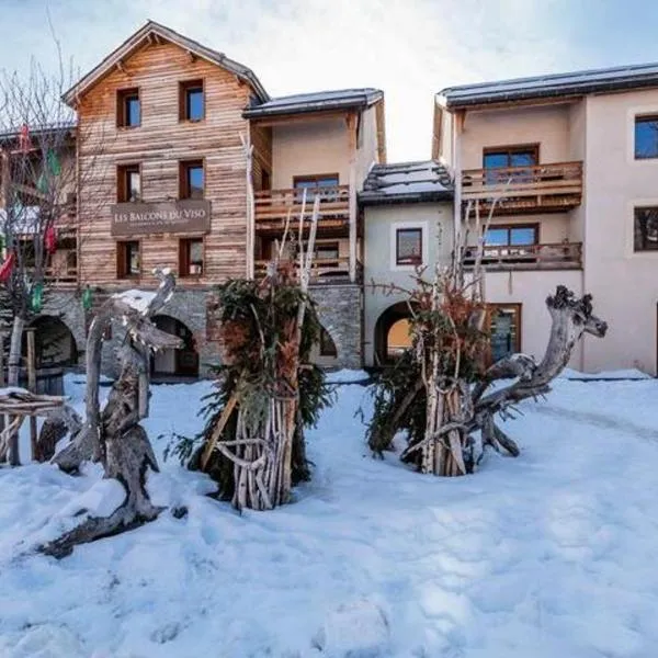 Appartement dans résidence avec piscine près des pistes: Abriès şehrinde bir otel