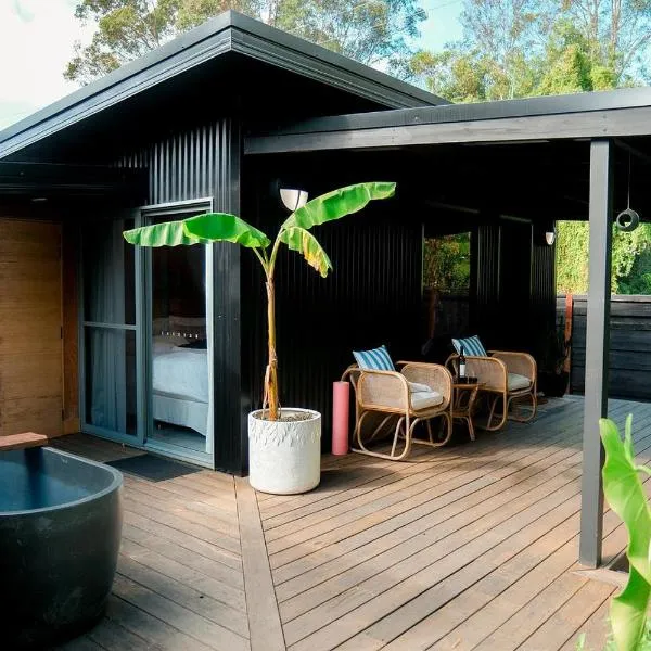 Tiny home, Outdoor bath, Infrared Sauna, Fire pit, Hotel in Cardiff