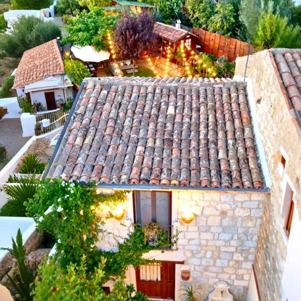 LA DIMORA DI PIETRA - Madonie Suite & Garden - Luxury Exclusive Villa with Heated Outdoor SPA & Private Park, viešbutis mieste Blufi