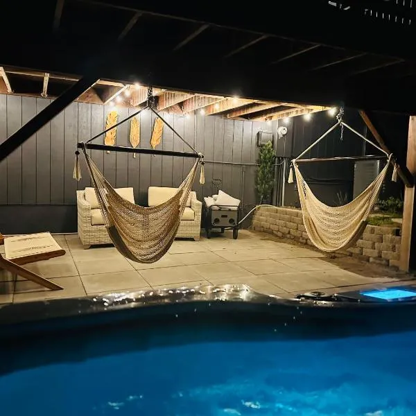Whitefish Mountain Retreat - Sleeps 14 Near Glacier - Hot Tub & Game Room, hotel i Whitefish
