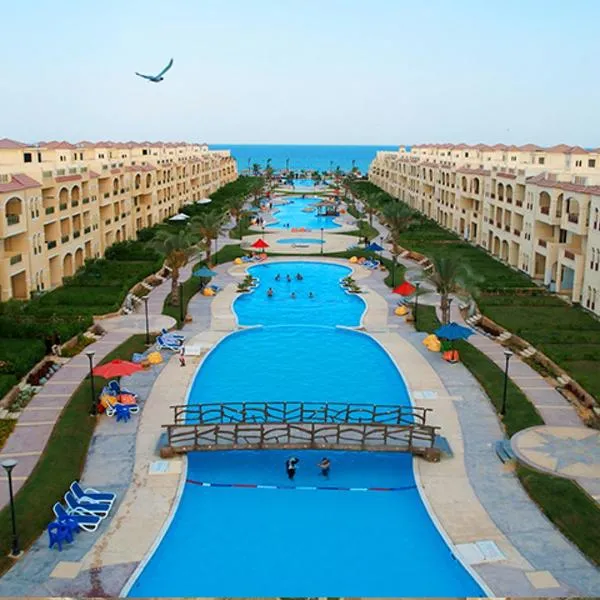 Rahaf palm beach chalet, готель у Айн-Сохні