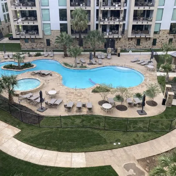 Water-View Condo with Balcony, Smart TVs, Washer/Dryer and Pool: Horseshoe Bay şehrinde bir otel