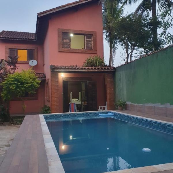 Com piscina em Praia