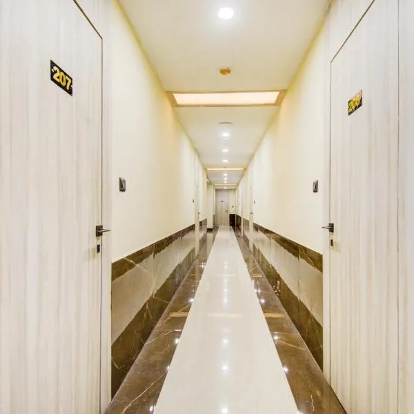 Townhouse OAK Seventy Seven, ξενοδοχείο σε Dum Dum