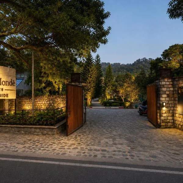 Bel-La Monde Riverside Jim Corbett - "A Unit of Luxe Opera Hotels & Resorts", khách sạn ở Garjia