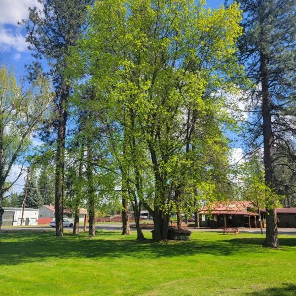 cedar village motel, hotel in Spokane