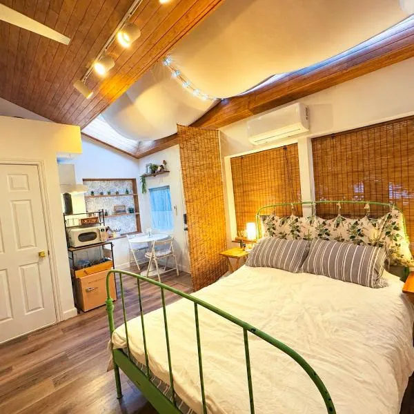 Luxury Thai-Inspired Suite Full Bath, Skylight & Private Entrance, No Share needed โรงแรมในริชมอนด์