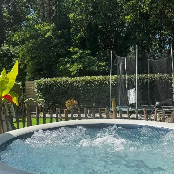 Cocon landais avec jaccuzi, hotel Tosse városában