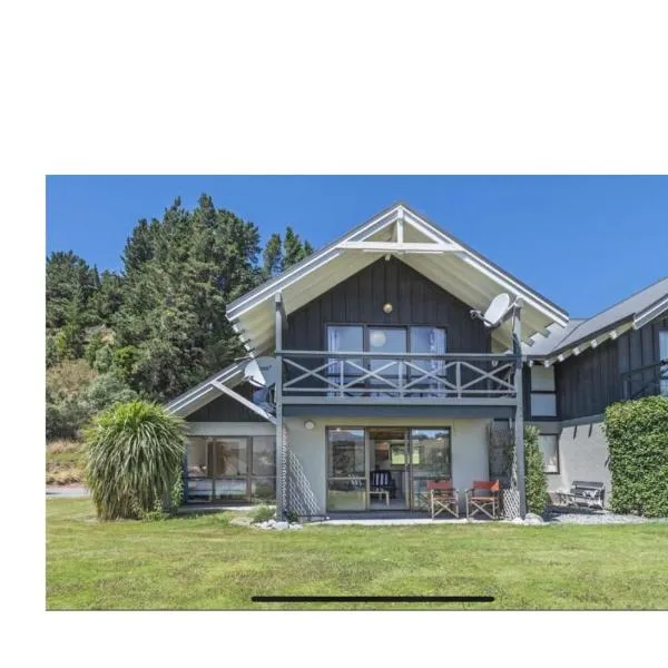 Rakaia Gorge Views | Mt Hutt, Hotel in Windwhistle