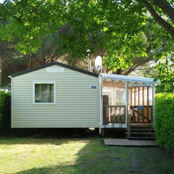 Grand mobilhome 3 chambres 2 sdb, hotel din Gastes
