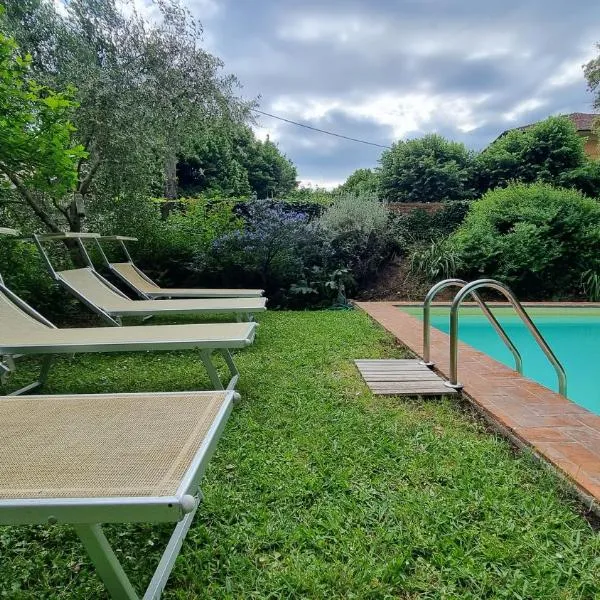 Capannori में, होटल Girasole Apartment Piscina & Terrazza Toscana near Lucca
