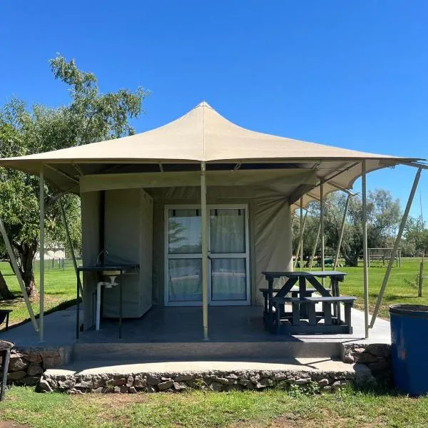 Kameeldoring Camping & Tented Chalets, Hotel in Kakamas