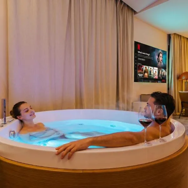 Love Room Strasbourg, Suite Ibiza, Balnéo & Sauna – hotel w Strasburgu