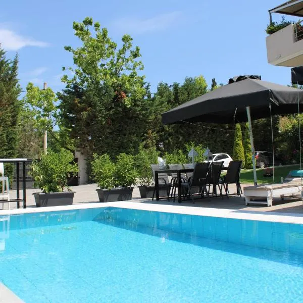 Villa Constangie, hotel Marathónaszban