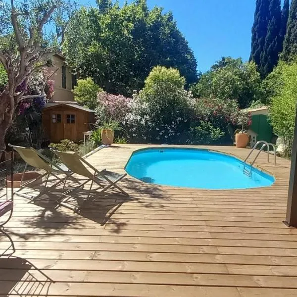 Piscine privée, jardin et parking au cœur de La Ciotat, hotel in La Ciotat
