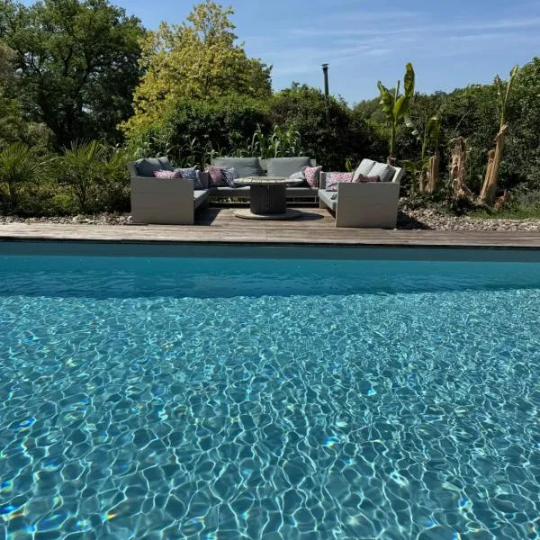 Cocon de Verdure Suite avec piscine & lit King Size 2mx2m Table d'Hôtes proche Agen Nérac Villeneuve, hotel din Lusignan-Petit