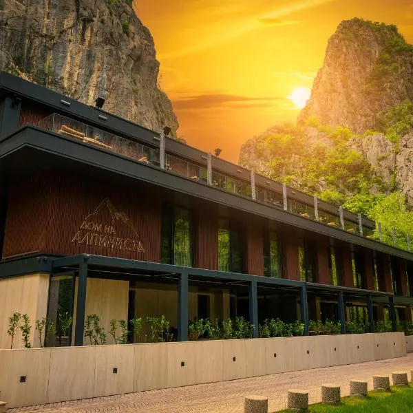 Хотел Дом на Алпиниста, hotel i Vratsa