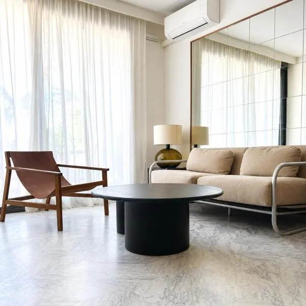 Rare à Cannes Apt 2 ch jardin privé face à la mer, хотел в Кан