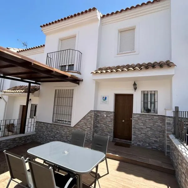HOGAREÑO ADOSADO EN EL PUEBLO DE ARDALES, hotel a Ardales