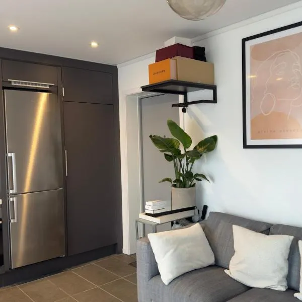 Modern cosy flat close to Stockholm city, hótel í Stokkhólmi
