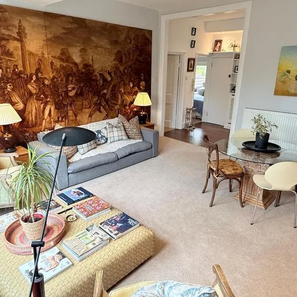 3 BDR in London near Kensington and Chelsea, hotel v Londýně