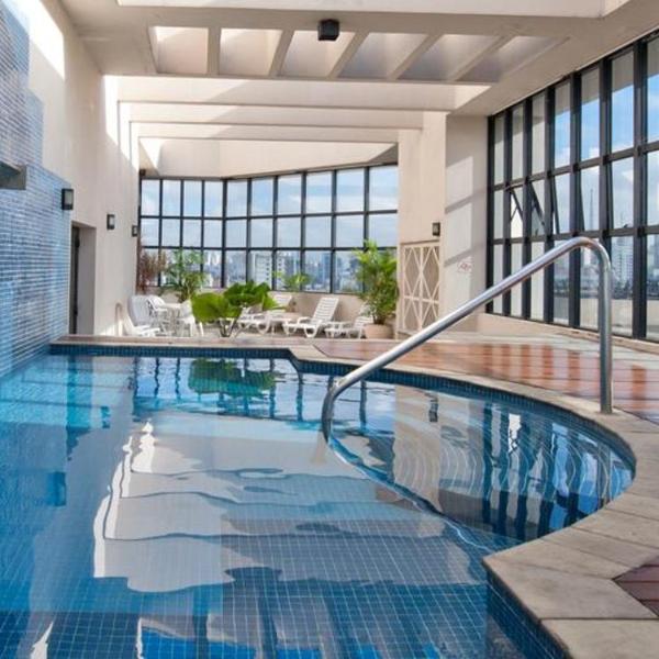 Flat nos Jardins com vaga e piscina