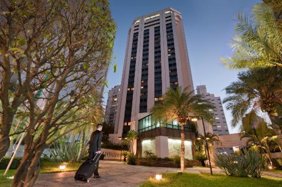 Flat nos Jardins com vaga e piscina - Foto 4