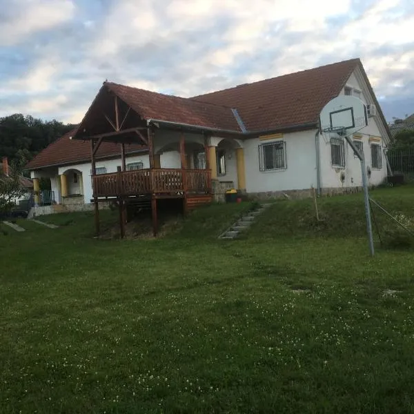 Mecseki Farkasvár – hotel w mieście Magyarhertelend