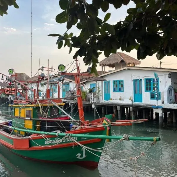 The Boathouse, hotel di Bang Sare