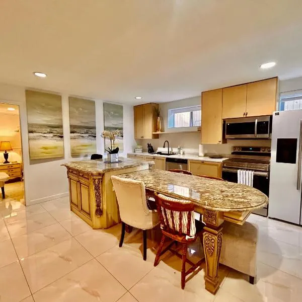 Private 2BR family Suite Near YVR airport & Transit & Golf course, hotel sa Vancouver