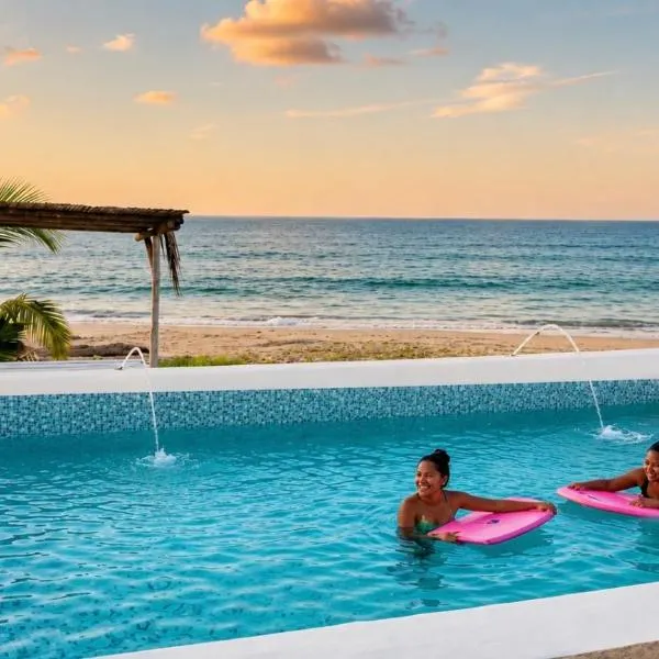 Casa frente al mar con piscina privada y BBQ en Zorritos, Tumbes, מלון בCardalito