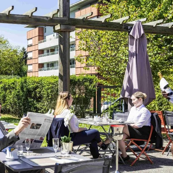 Mercure Maurepas Saint Quentin، فندق في موريبا