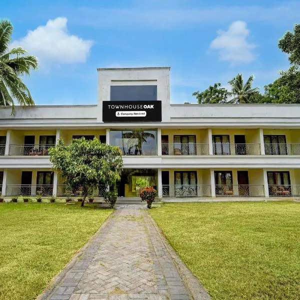 Townhouse Oak Thiruvallam Lakeview Formerly Travancore Island Resort, hotel v destinaci Kovalam