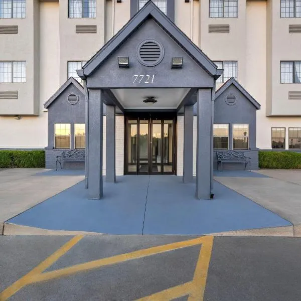 Days Inn by Wyndham near Kansas Speedway, hotel in Kansas City